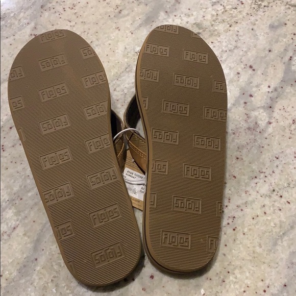 Boys Flojos Flip Flops in Tan SZ 5 - Picture 4 of 5